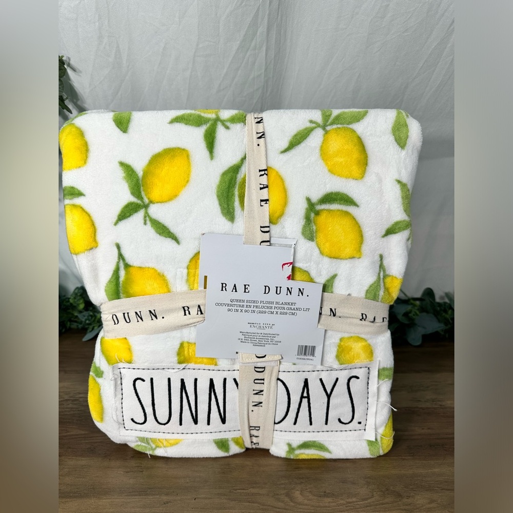 Rae Dunn 🍋 Queen SUNNY DAYS blanket - Picture 1 of 3